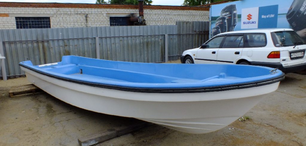 How to Repair Fiberglass on a Boat