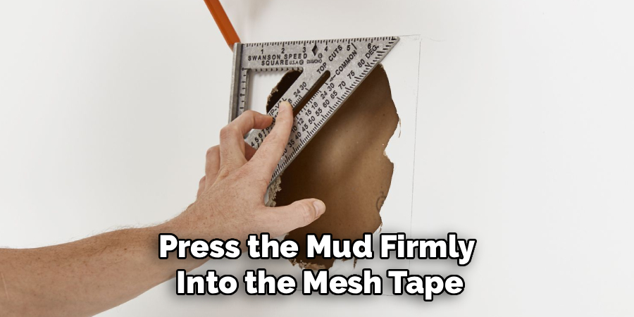 Press the Mud Firmly
Into the Mesh Tape