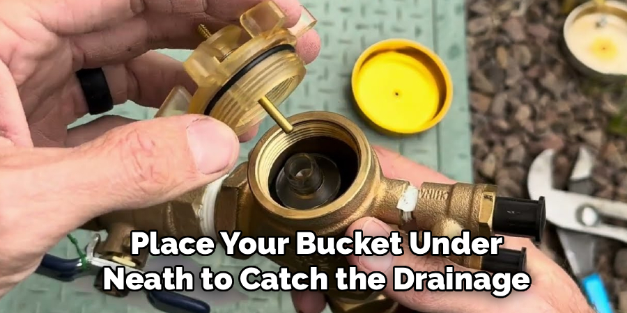 Place Your Bucket Under
Neath to Catch the Drainage