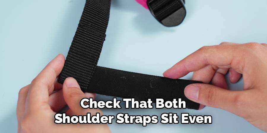Check That Both 
Shoulder Straps Sit Even 